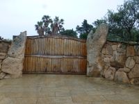 Porto Cervo, das Wacholdertor sieht bescheiden aus, ist aber richtig teuer.