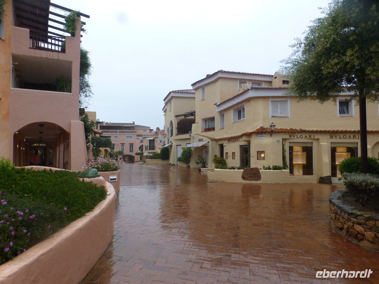 Für ein paar Monate in der Saison ist die Fußgängerzone für ihre zahlungskräftige Klientel geöffnet.