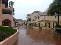 Für ein paar Monate in der Saison ist die Fußgängerzone für ihre zahlungskräftige Klientel geöffnet.