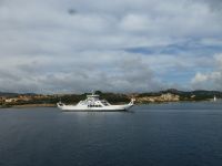 Mit der Fähre setzen wir über nach La Maddalena.