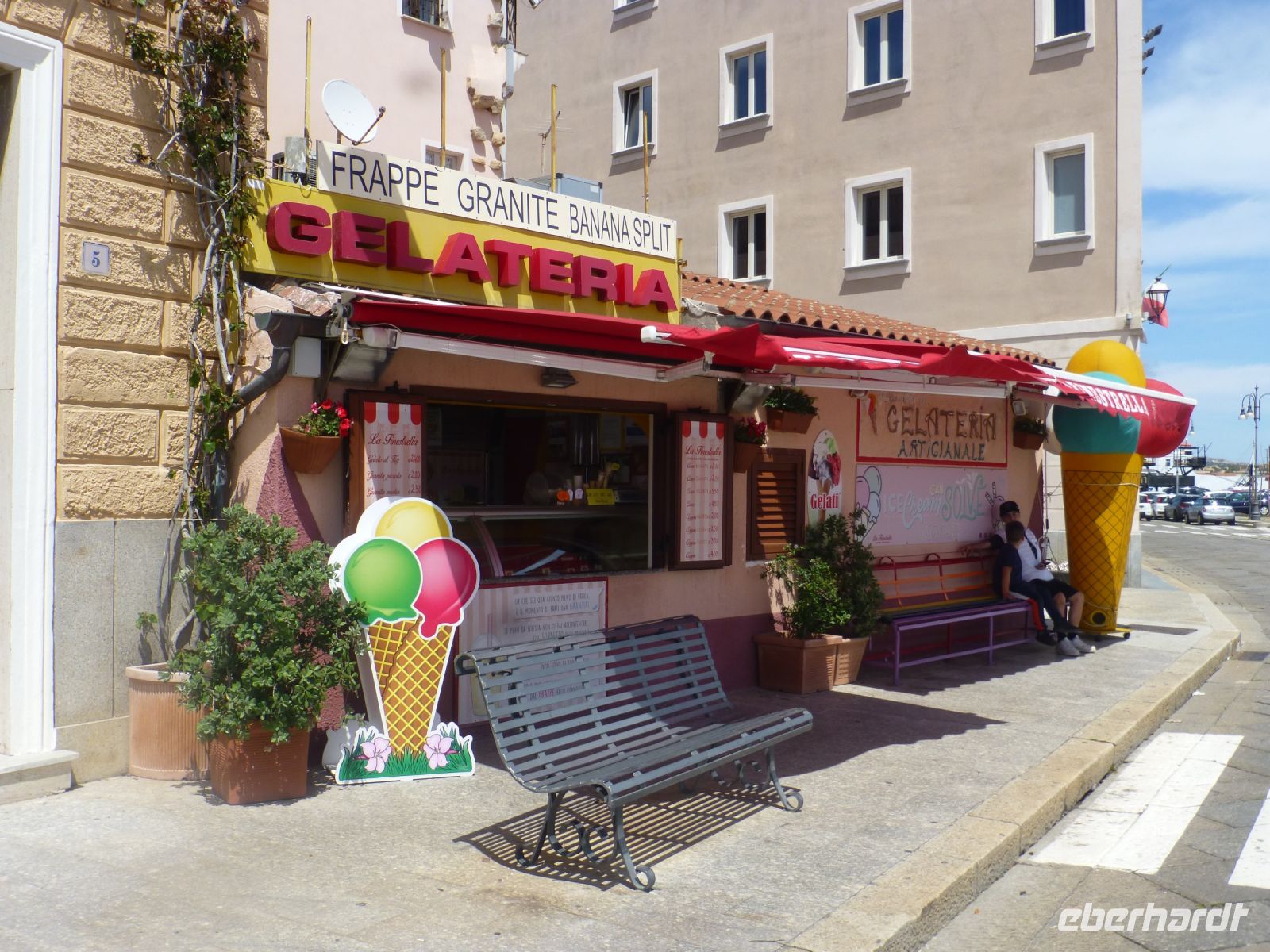 Wie lecker ist doch das italienische Eis.