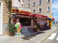 Wie lecker ist doch das italienische Eis.