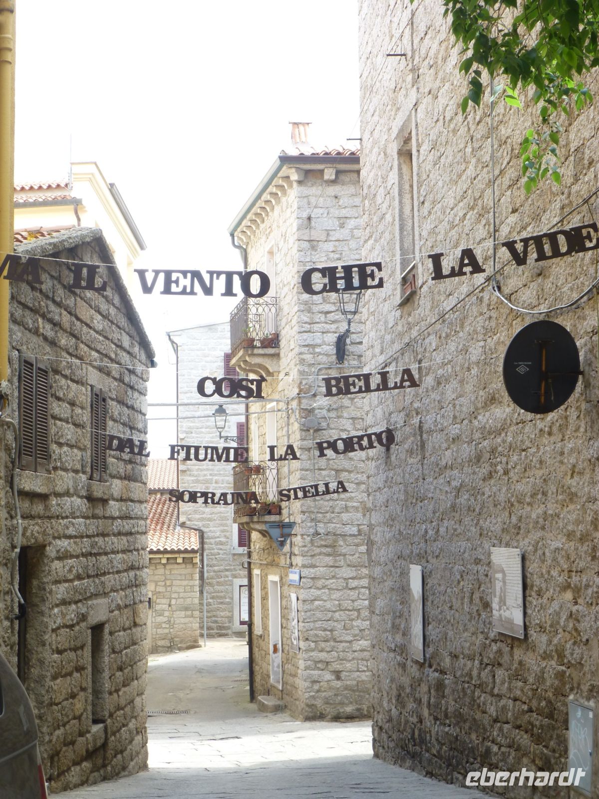 Poesie verleiht den trutzigen Straßen Leichtigkeit.