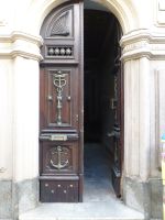 Wertvoll gearbeitete Türen …