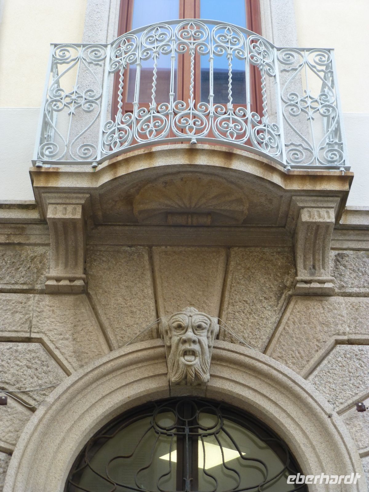 … und schön gestaltete Fassaden lassen den Blick schweifen.