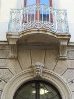 … und schön gestaltete Fassaden lassen den Blick schweifen.