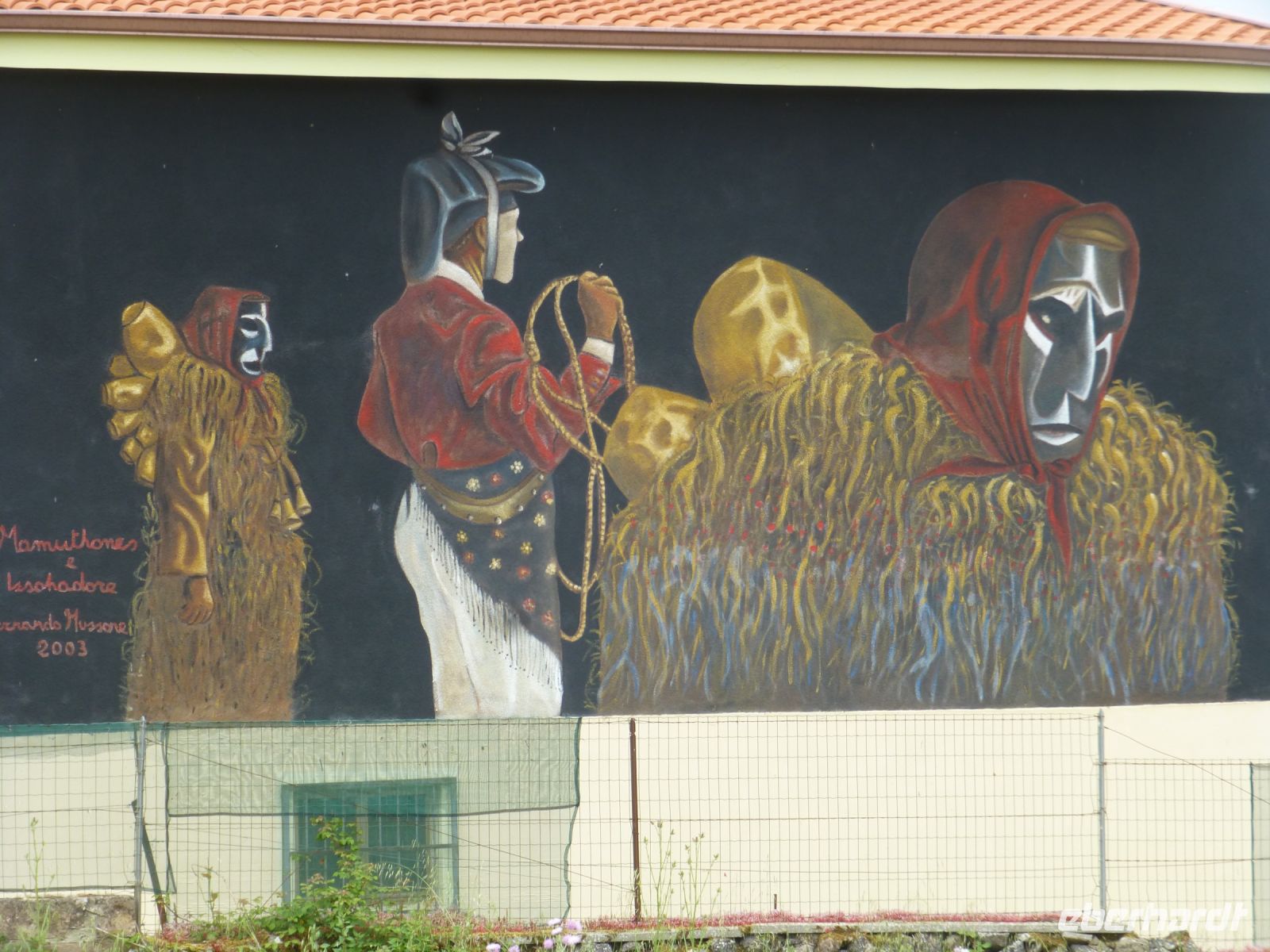 Traditionelle Darstellung – die Kuhglocken auf dem Rücken wiegen bis zu 30 kg.
