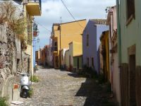 Im oberen Teil der Stadt sind die Häuser kleiner. 