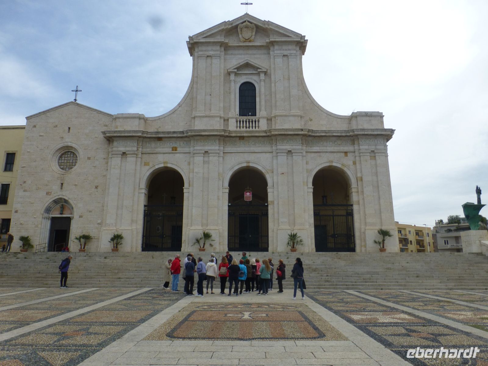 Die große Freitreppe wurde zum Besuch Papst Paul VI. 1970 gebaut.