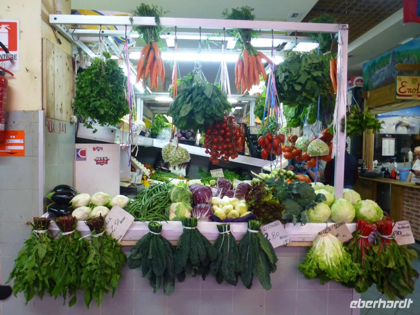 Die Markthalle hat ein überquellendes Angebot, das sich auf zwei Stockwerken verteilt.