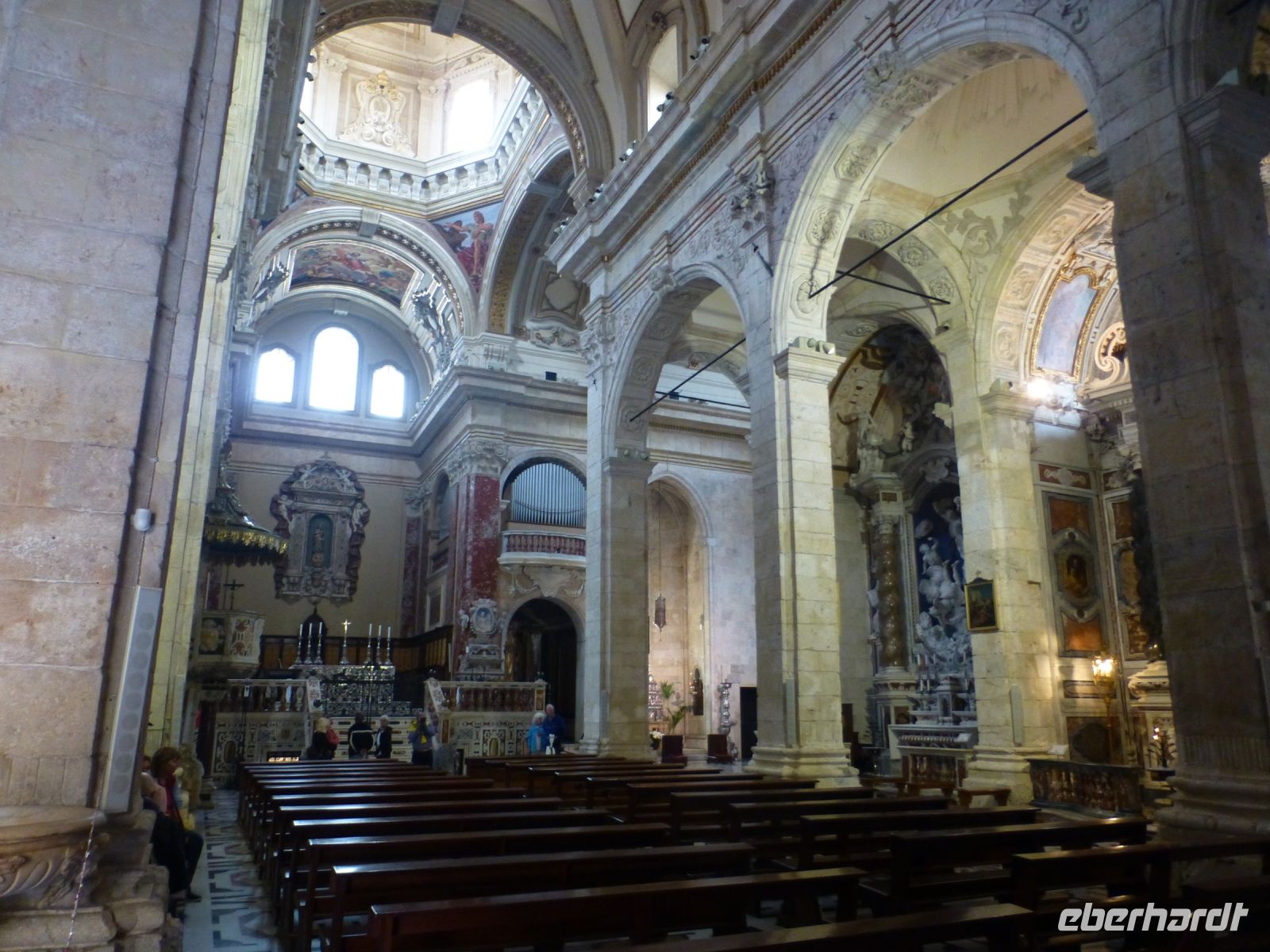 Prunkvolle Prachtenfaltung in der Kathedrale