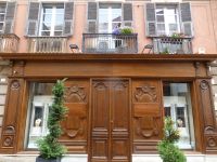 Schmuck sieht er aus, der Schmuckladen.