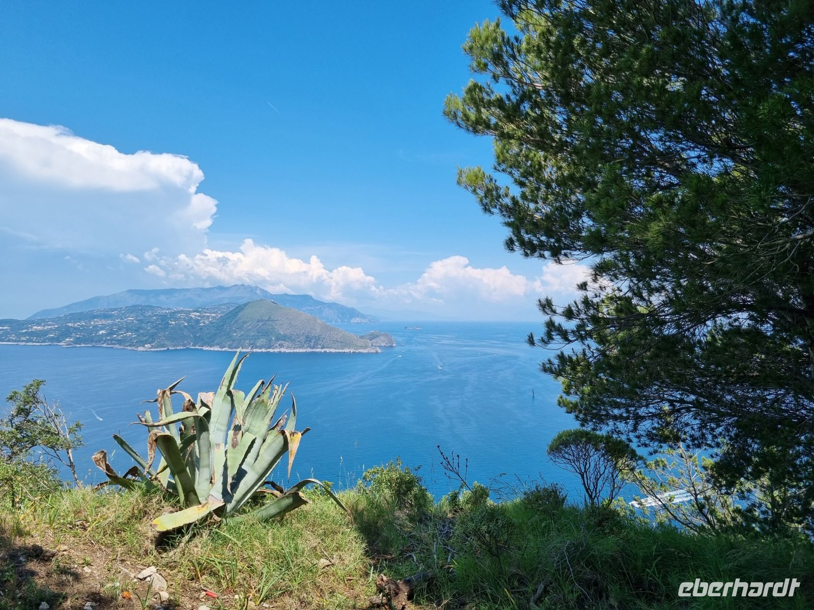 Blick von der Villa Jovis auf das Festland 