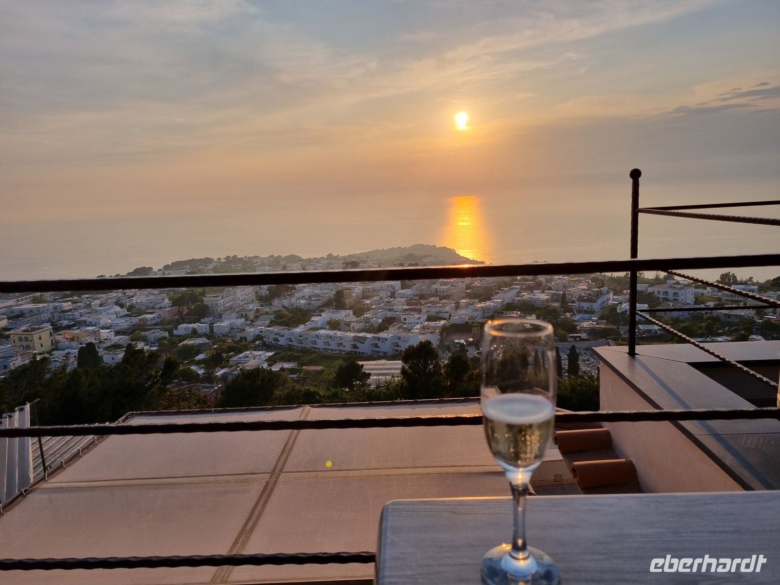 Wenn bei Capri die rote Sonne im Meer versinkt...