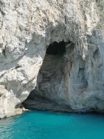 Höhlen, direkt am Meer