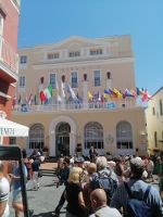 das Treiben auf den Gassen von Capri