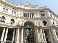 Eingang in die Einkaufspassage Galerie Umberto I, Altstadt von Neapel