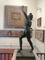 der tanzender Faun von Pompej, archeologisches Museum in Neapel