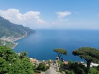 Blick auf die Amalfiküste von der Aussichtsplattform der Villa Rufolo, Ravello