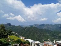 Blick auf die Monti Lattari (Milchberge) von Palazzo Confalone, Ravello