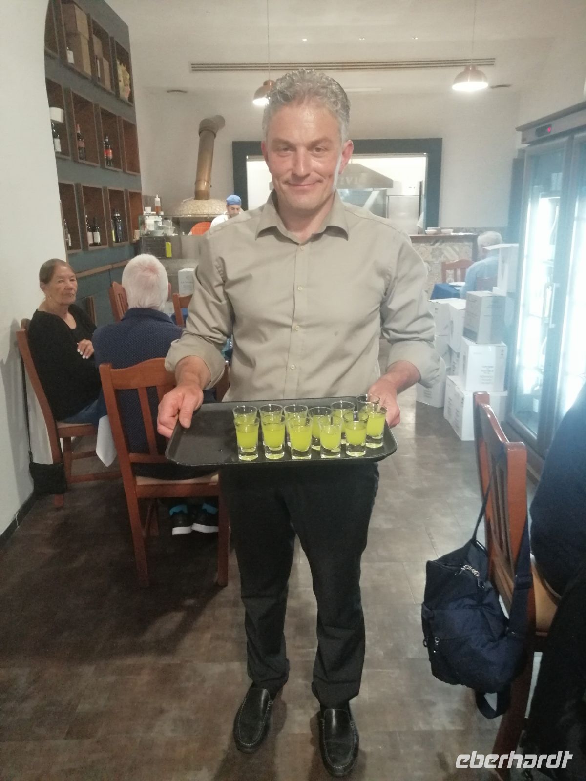 Anstoßen mit Limoncello am letzten gemeinsamen Abend