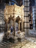 Auch in Siena steht eine der berühmten Pisano-Kanzeln