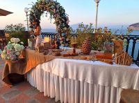 Hochzeitsdeko auf der Hotelterrasse