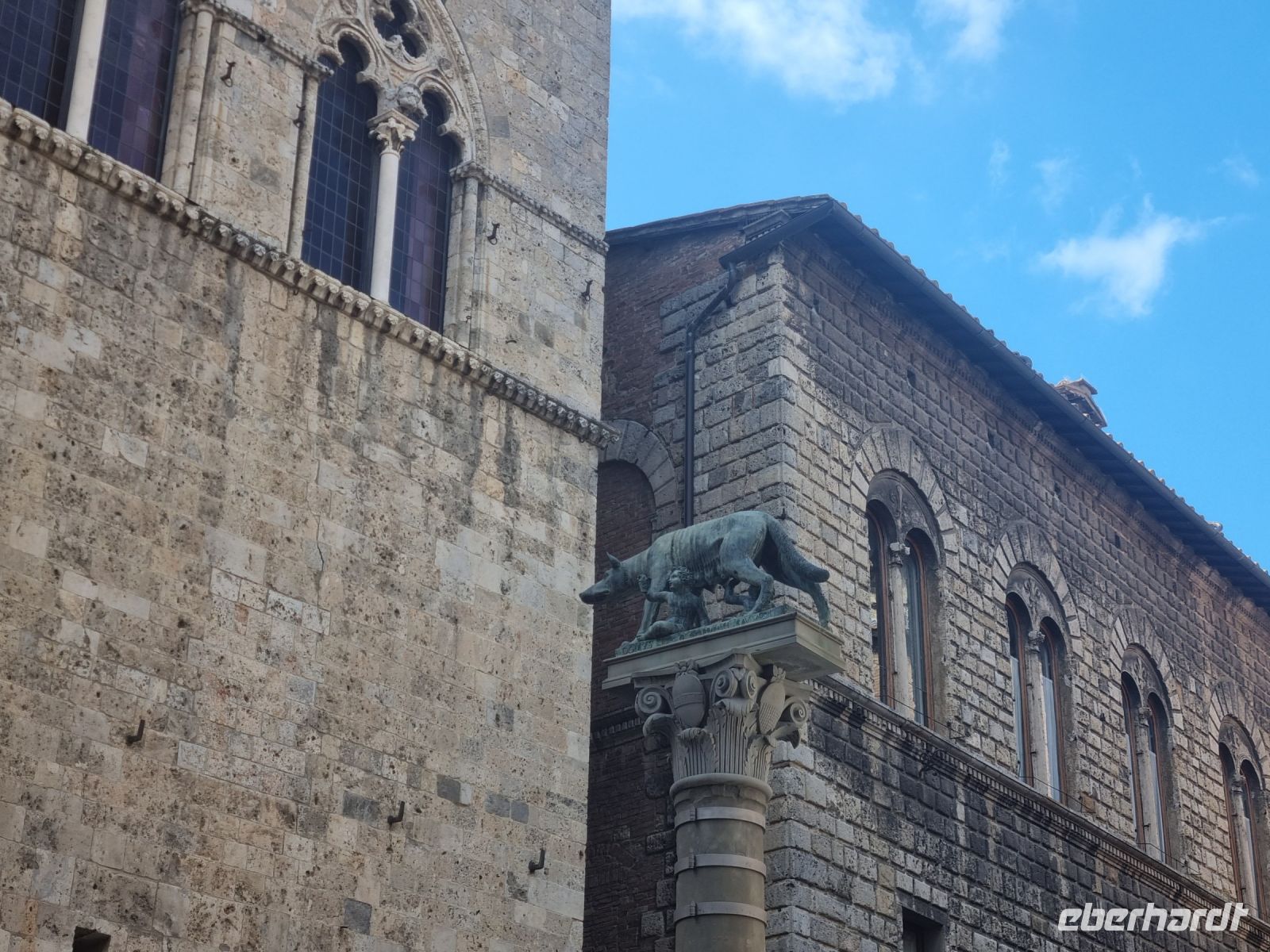 Siena - Piazza Tolomei (Romulus und Remus-Statue)