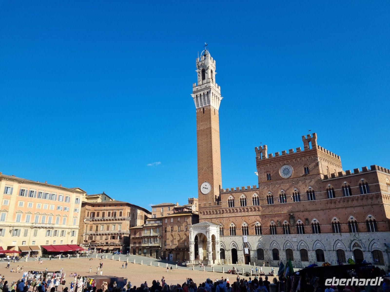Siena - Piazza del Campo mit Palazzo Pubblico (Rathaus)