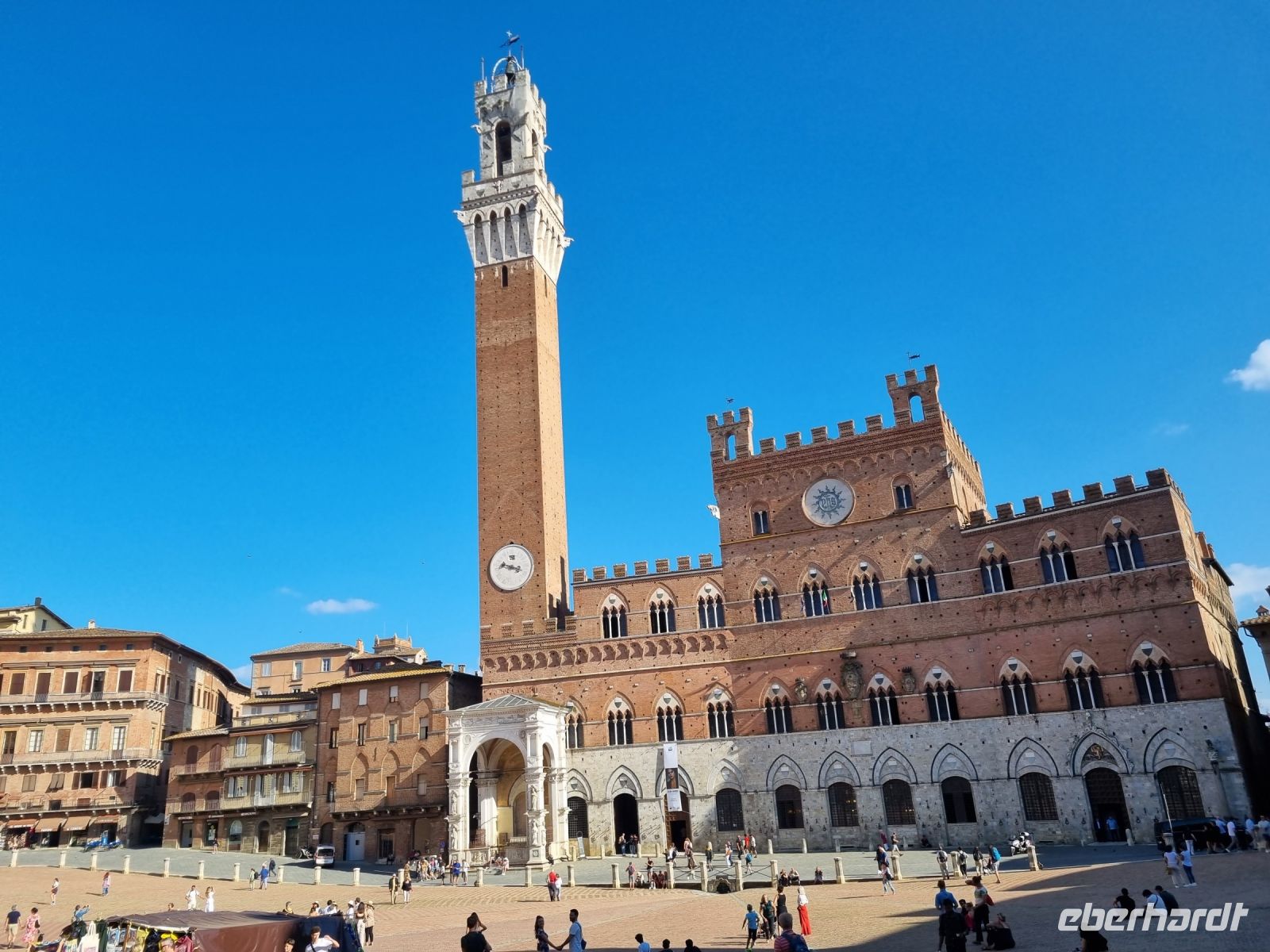 Siena - Piazza del Campo mit Palazzo Pubblico (Rathaus)