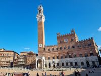 Siena - Piazza del Campo mit Palazzo Pubblico (Rathaus)