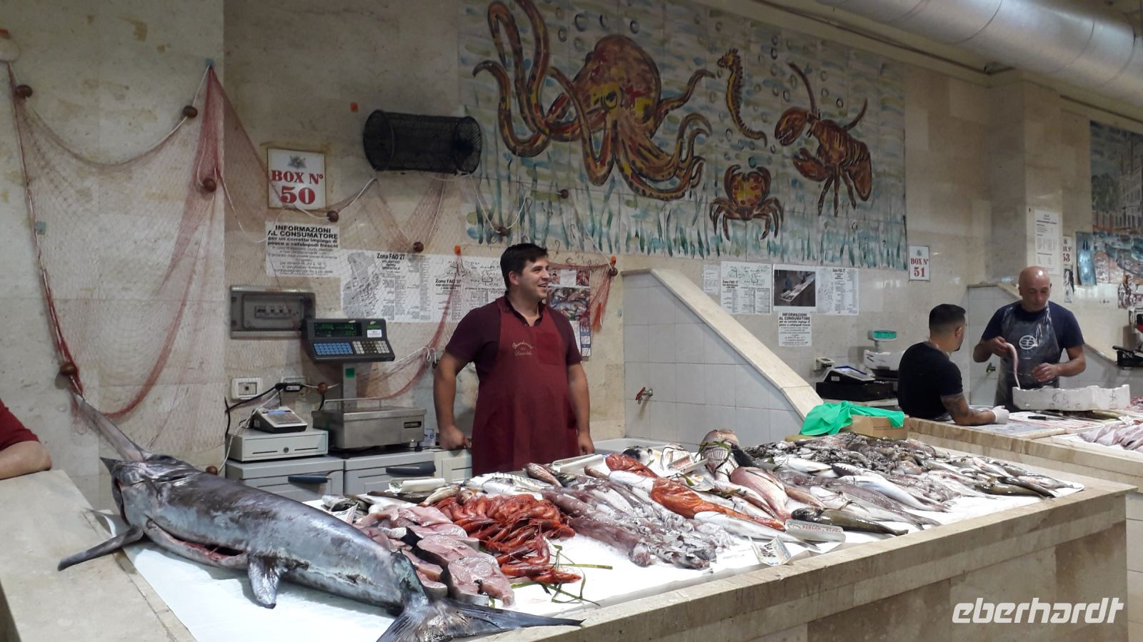 Fischhändler in der Markthalle