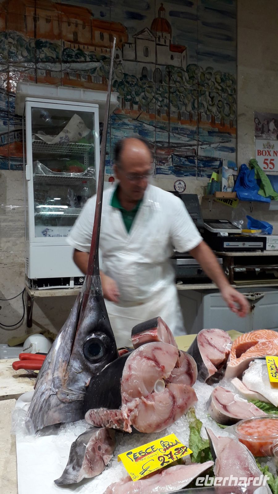 Fischhändler in der Markthalle