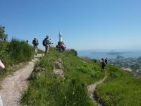 an der Statue der Madonna mit Blick auf Ischia Pont mit Aragonese, Procida und Vivara