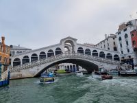 Venedig - Fahrt mit dem Vaporetto durch den Canal Grande (Rialtobrücke)
