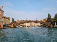 Venedig - Fahrt mit dem Vaporetto durch den Canal Grande (Brücke Ponte dell Accademia)