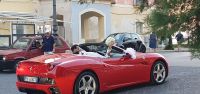 Cilento, Acciarolo, Brautpaar im Ferrari