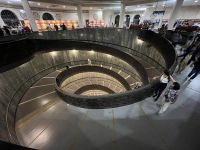 Rom: Spiraltreppe in den vatikanischen Museen
