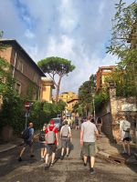 Rom: Spaziergang durch das Bootschaftsviertel