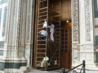 An diesem großen Bauwerk wird beständig verschönert und restauriert.