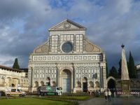 Santa Maria Novella, der erste gotische Bau der Stadt. Hier auf dem Platz, umgeben von schönen Häusern, kommt man gerne zusammen. 