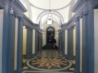 Allein der Eingang zur schönsten Apotheke ist schon beeindruckend.