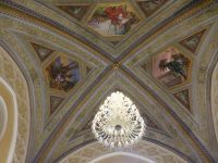 … überspannt von einer Decke mit den vier Erdteilen.