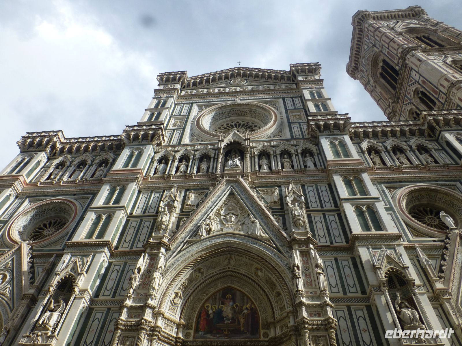 In der Stadt muss man den Hals ganz schön strecken, um alles zu sehen. 