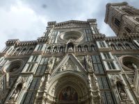 In der Stadt muss man den Hals ganz schön strecken, um alles zu sehen. 