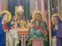 Da lutscht doch der Retter der Welt tatsächlich am Daumen wie andere Babys auch. 