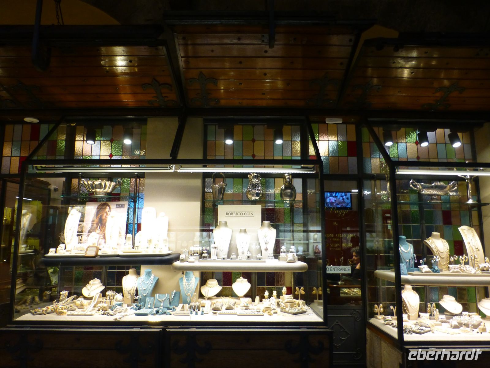 Ein Schmuckladen reiht sich an den nächsten.