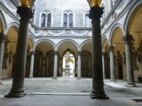 Der Innenhof im schönsten Renaissancestil ...