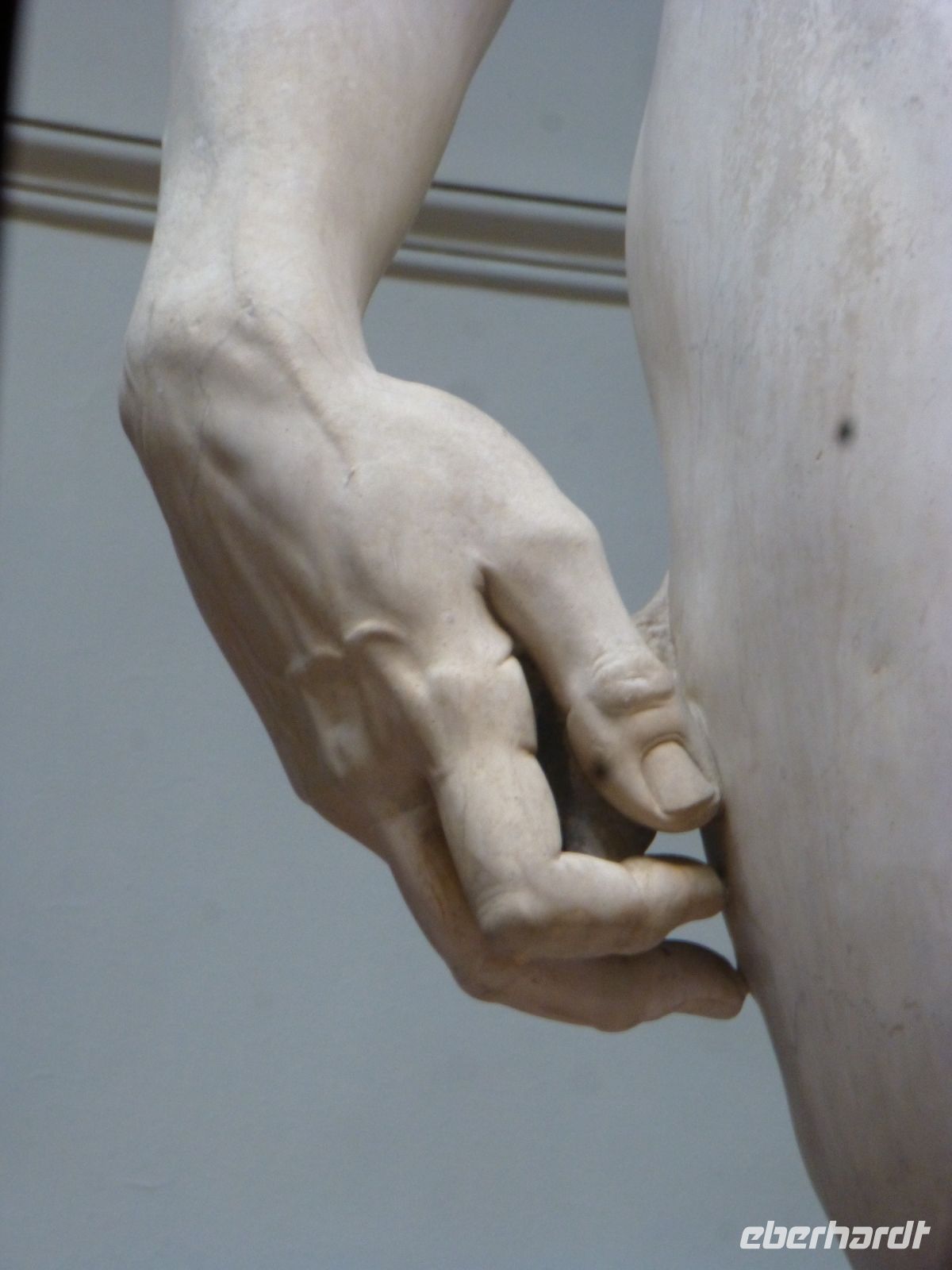 Die Hände sind vielleicht ein bisschen groß.