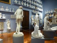 Die hübschen Körper in allen möglichen Drehungen und Wendungen